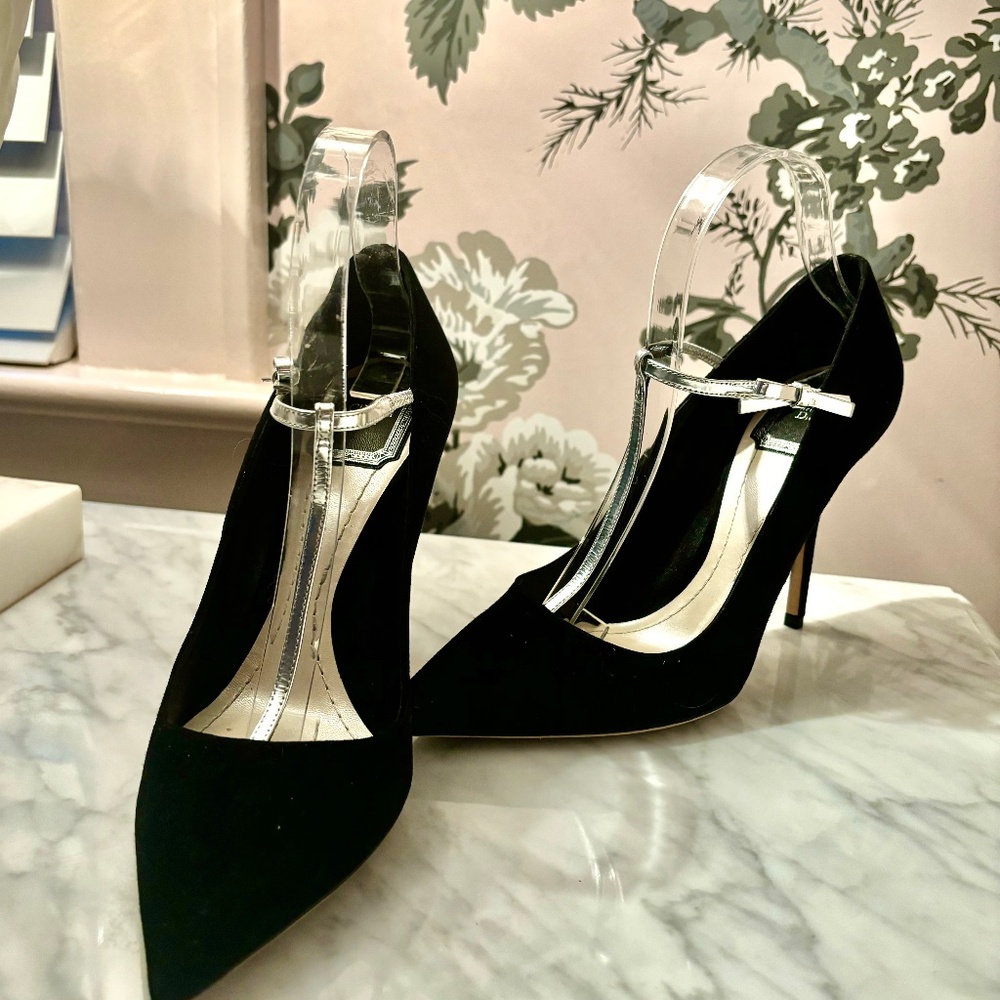 CHRISTIAN DIOR BLACK SUEDE HEELS SHOES WITH METALLIC T STRAP AND BOW - SIZE 38.5